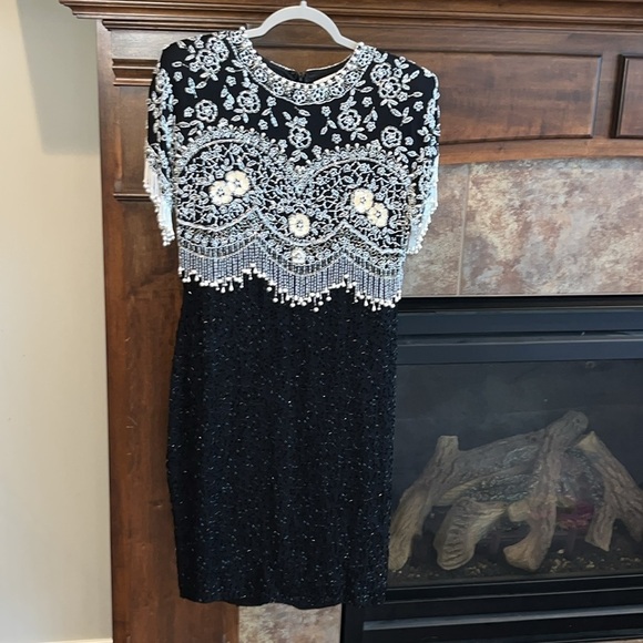 Black white fully beaded short sleeve silk formal cocktail dress size 10 - Picture 1 of 17